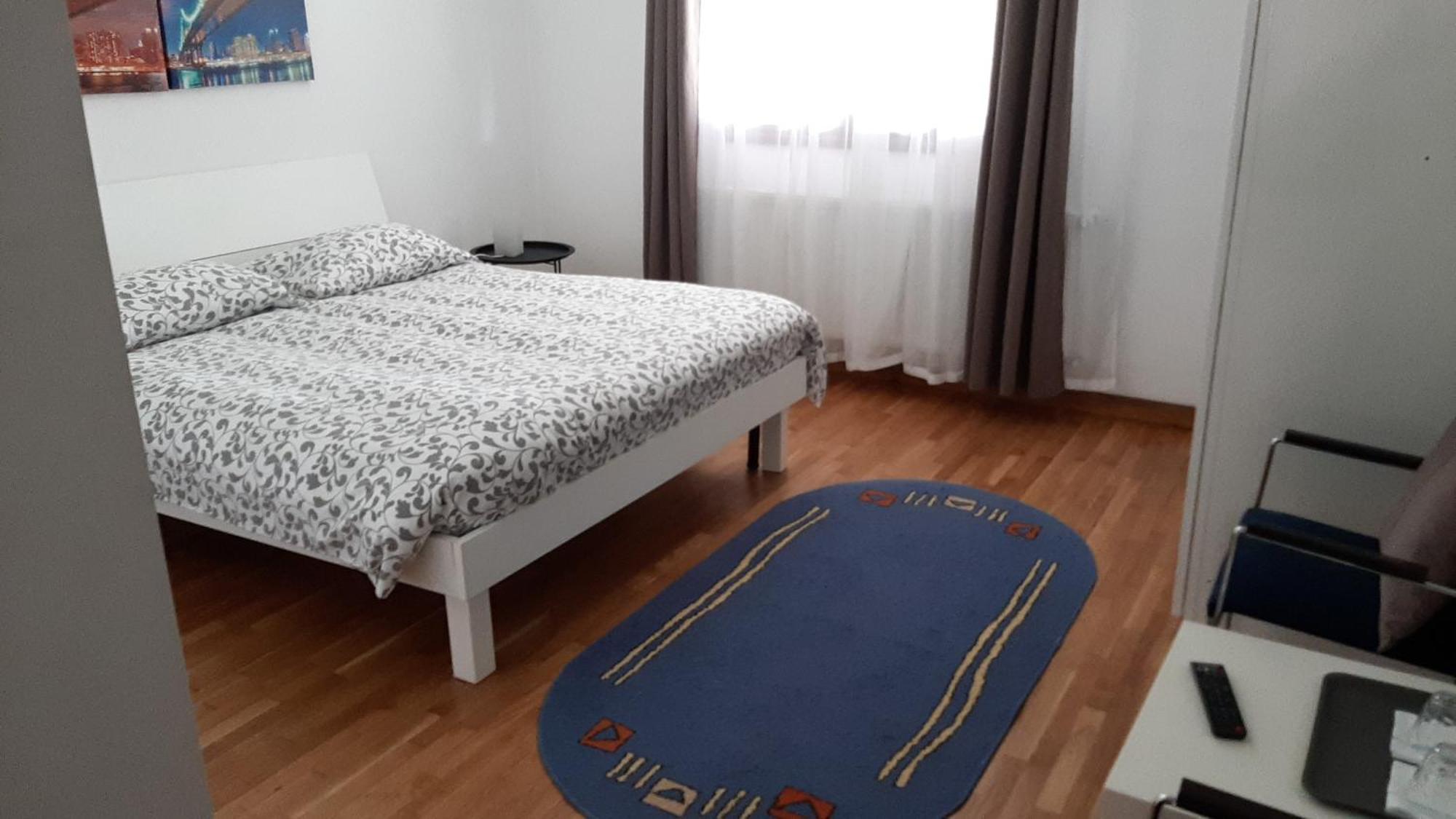 Pensiunea Simona Sîmbăta de Sus Rum bild